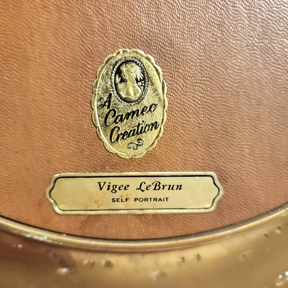 Vintage-Inspired Gold Picture Frame with Portrait - Picture 6 of 7